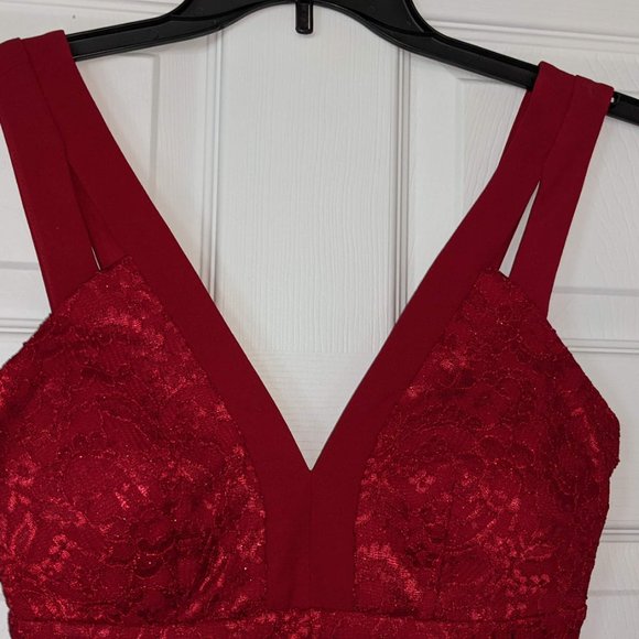 Homecoming Dress - Red Lace Form Fitting  with V Front Glitter & Lace  - Size 7 - Picture 4 of 16